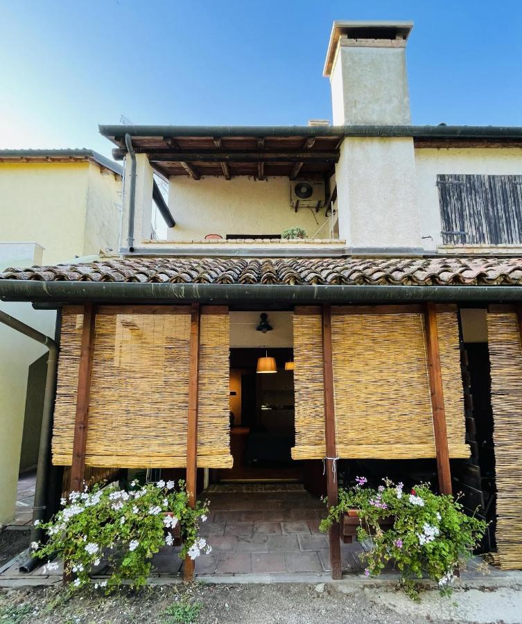 Appartement Borgo Del Nibbio à Porto Levante Extérieur photo